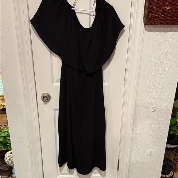 Elegant Black Maxi Dress - Picture 7 of 8